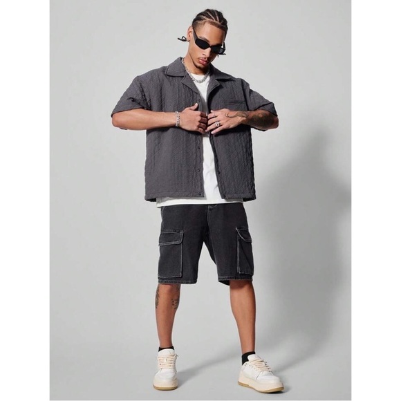 Men’s Dark Gray Quilted Short Sleeve Shirt Button Up Cross Design - Picture 2 of 9